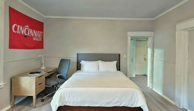 Building Photo - 2317 Stratford Ave