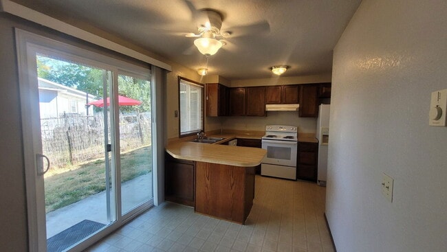 Building Photo - 152 NE Atkinson Ct