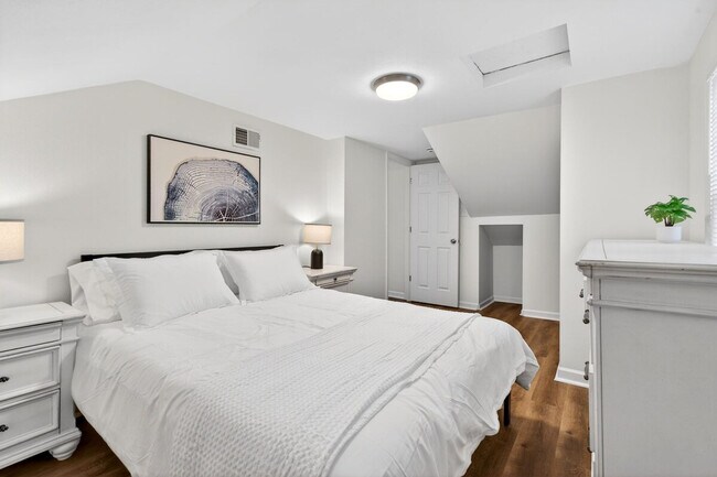 Building Photo - 146 W Felton Ave