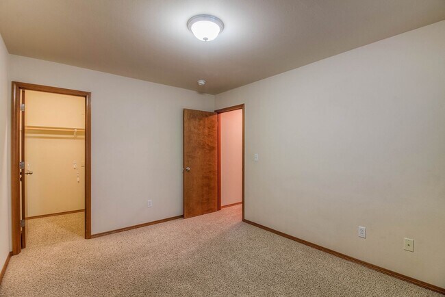 Building Photo - 1007 S 91st Ave