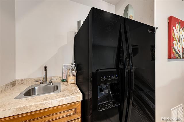 Building Photo - 358 Cliff View Dr