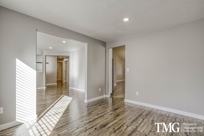 Building Photo - Stylish One-Level Living in East Vancouver!