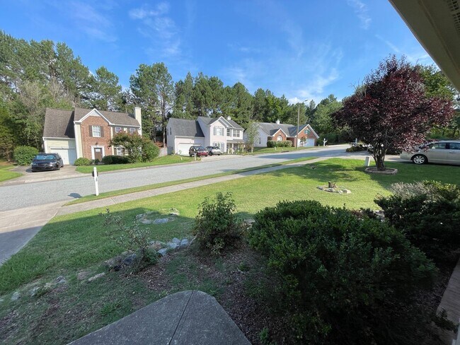 Building Photo - Beautiful, updated 3br 2.5 ba home with garage, fenced-yard in Home Valley Farms Now Available!