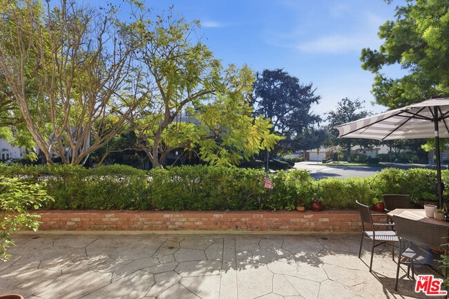 Building Photo - 4401 Moorpark Way