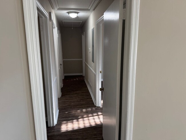 Building Photo - 437 Lockridge Ln