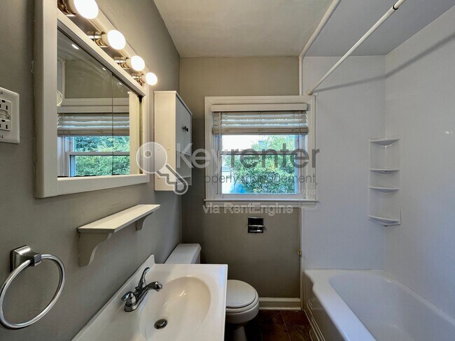 Building Photo - 1275 Duane Rd