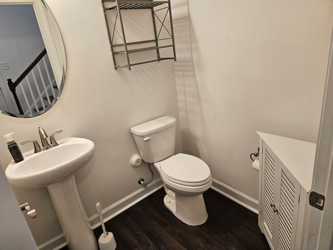 Building Photo - Beautiful unfurnished 3 bed 2.5 bath home ...