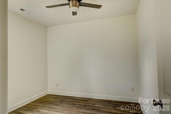 Building Photo - 197 Dale Dr