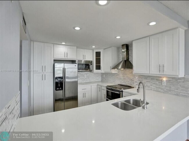 Building Photo - 11930 N Bayshore Dr