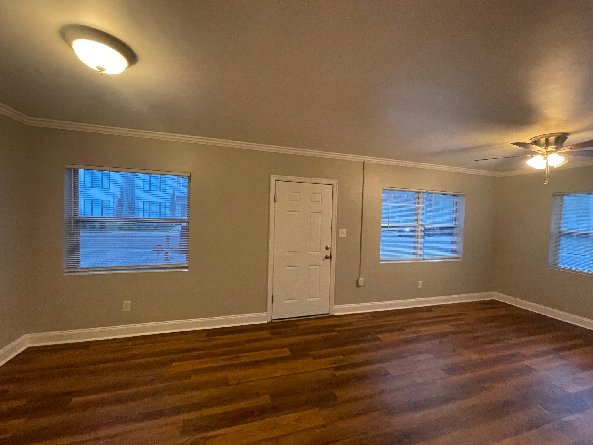 Livingroom - 124 W 4th Ave