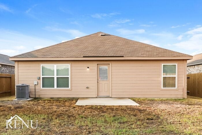 Building Photo - 25365 Cypress Bend Dr