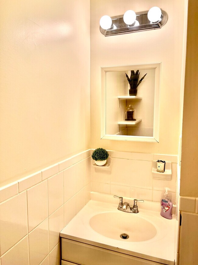 Building Photo - 91 Bedford St