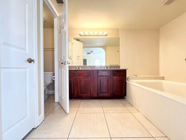 Building Photo - Charming home located in  Henderson