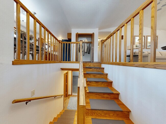 Building Photo - 624 N 16th Ave