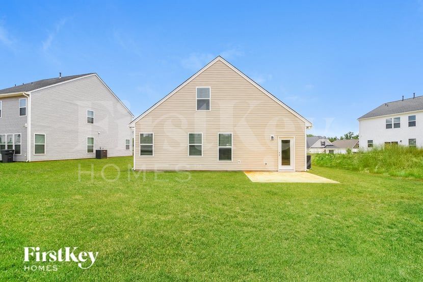 Building Photo - 808 Birchcrest Wy