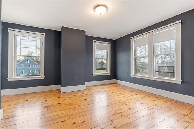 Building Photo - 187 Pleasant St