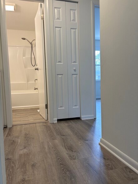 Building Photo - 60 Tavistock Dr