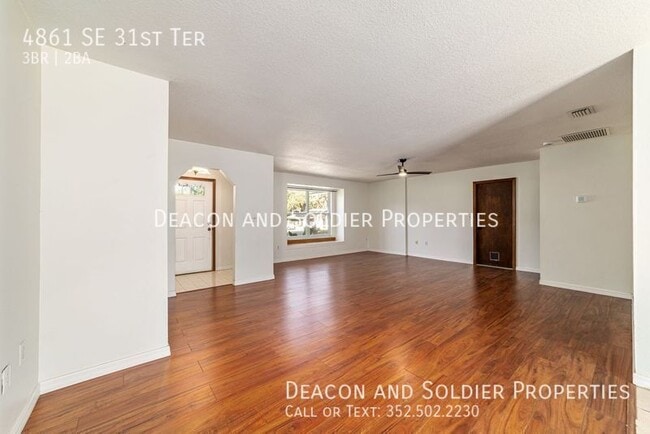 Building Photo - 4861 SE 31st Terrace