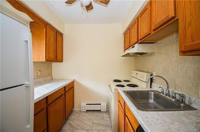 Building Photo - 20 Peddler Hill Rd