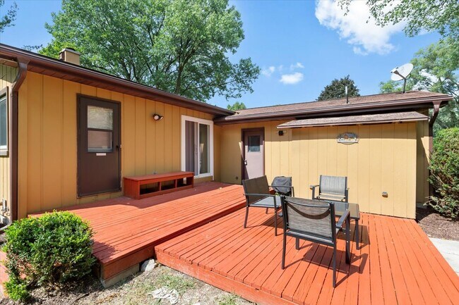 Building Photo - 33W067 Bonnie St