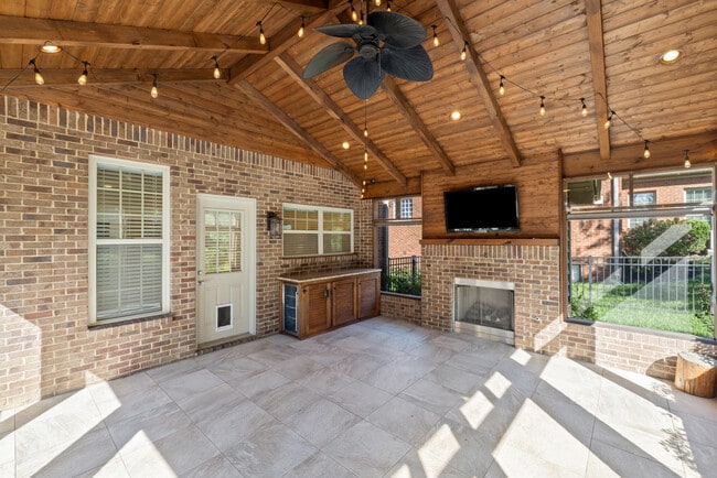 Building Photo - 916 Star of Danube Way