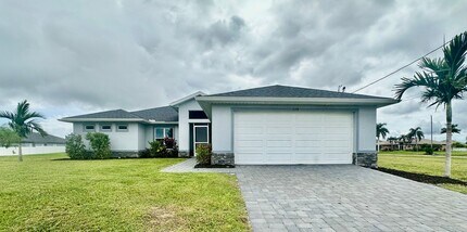 Building Photo - 4 Bedroom 2 Bathroom 2 Car Garage- NW Cape Coral Home with Screened Lania