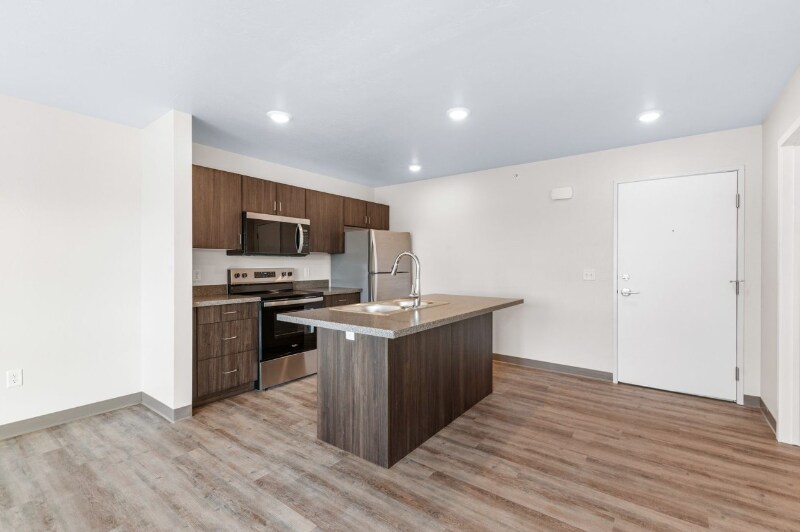 Building Photo - 352 Deschane Ave