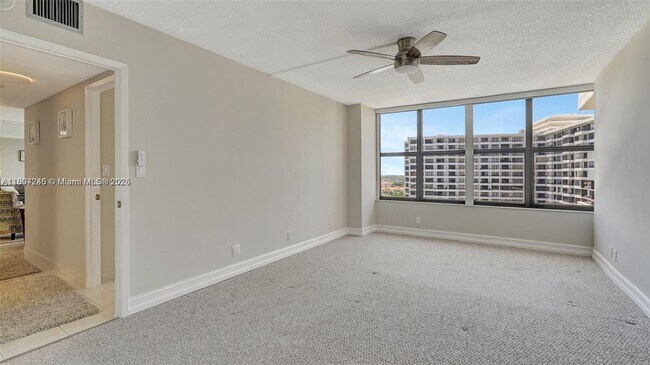 Building Photo - 2500 Parkview Dr
