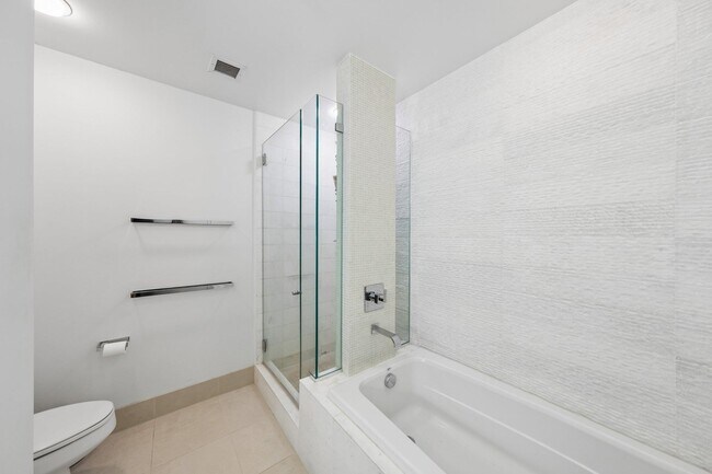 Building Photo - 77 Hudson St