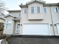 Building Photo - Newly Renovated 3 bed 3 bath 2 car garage ...