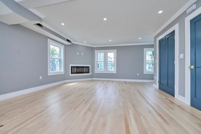 Building Photo - 97 Oakton Ave