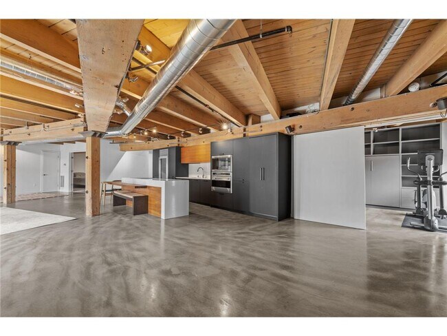 Building Photo - 404 N Washington Ave