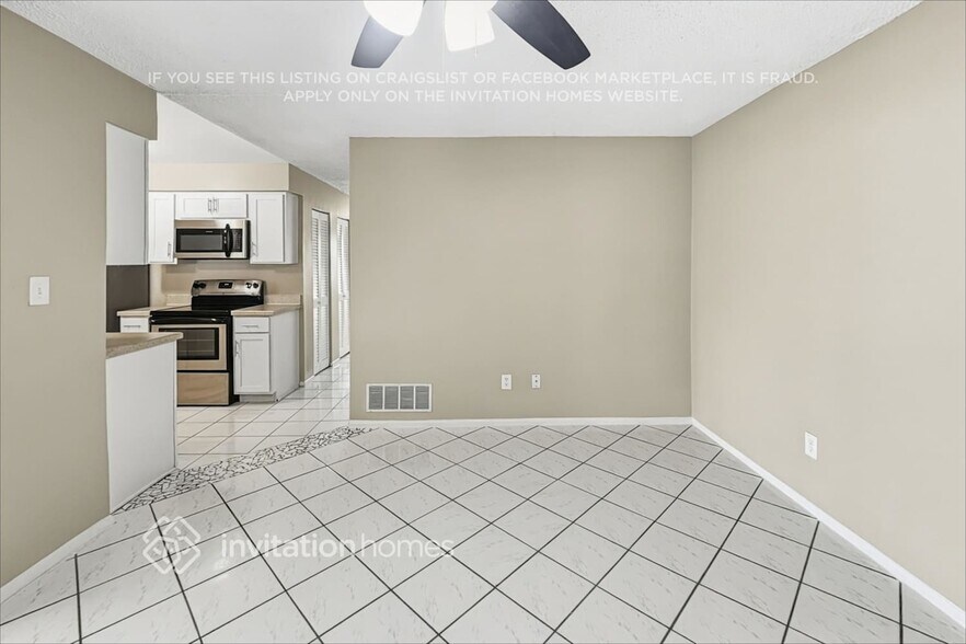 Building Photo - 10948 Tangora St