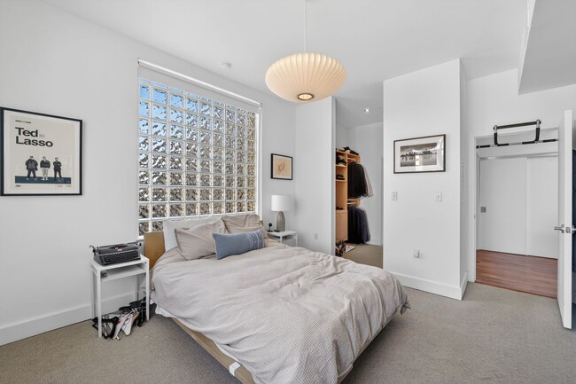 Building Photo - Modern 2BR Condo with Parking Included in Columbia Heights. Walkable Location!