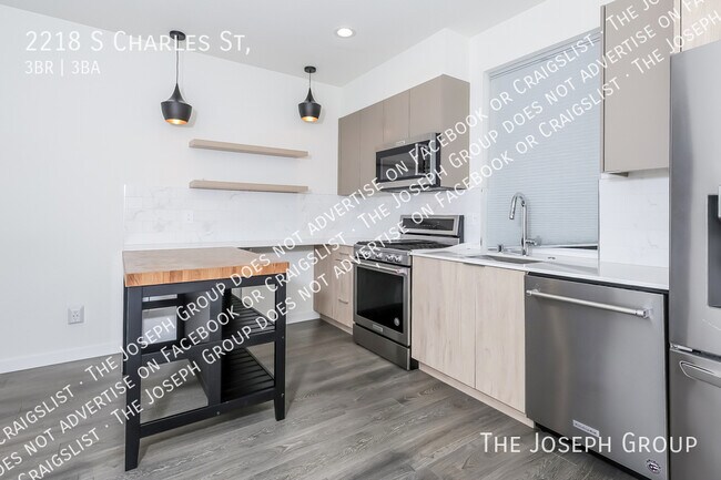 Building Photo - 2218 S Charles St