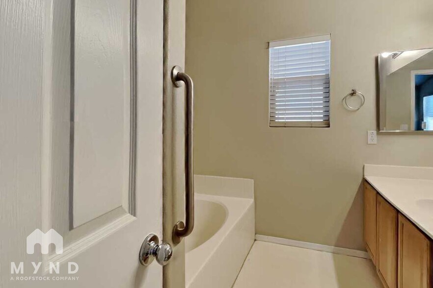 Building Photo - 3310 W Tina Ln