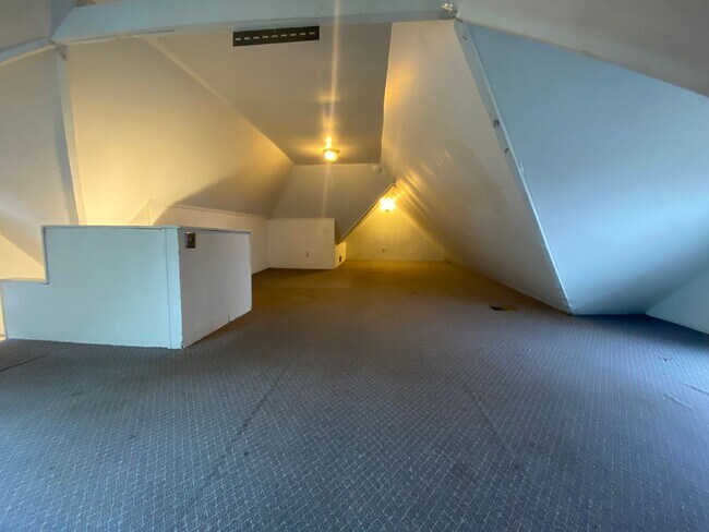 Building Photo - 743 Academy St