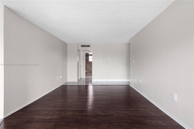 Building Photo - 9491 Evergreen Pl