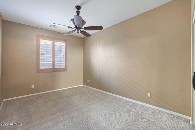 Building Photo - Beautiful 5 bedroom w/pool!