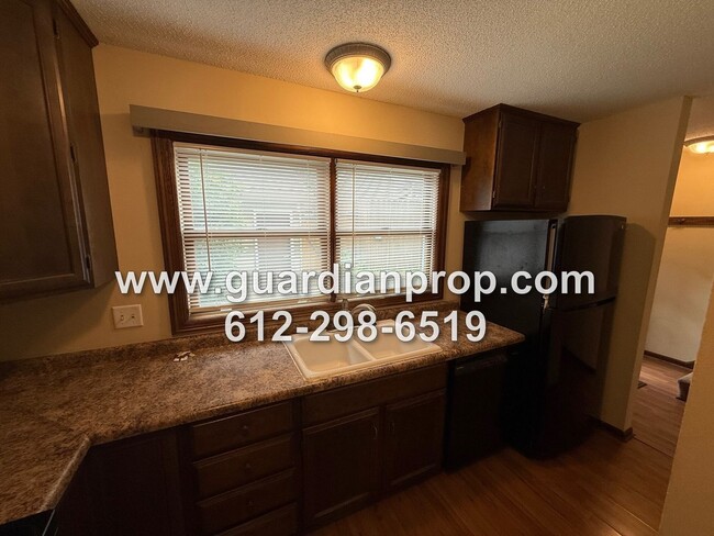 Building Photo - Townhouse Overlooking Pond Available Now, ...