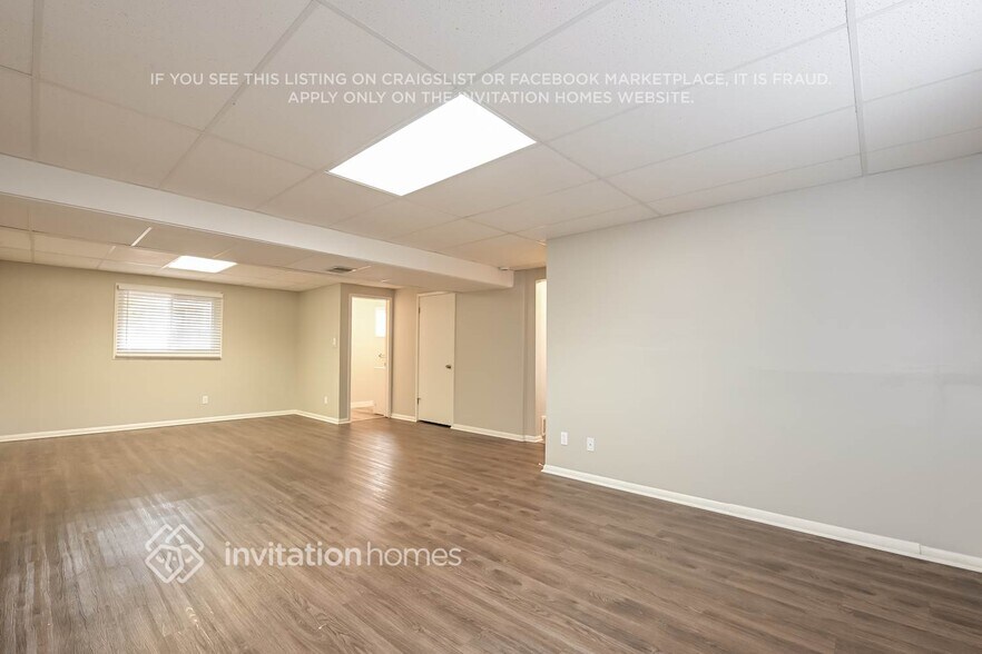 Building Photo - 2454 S Ellis St