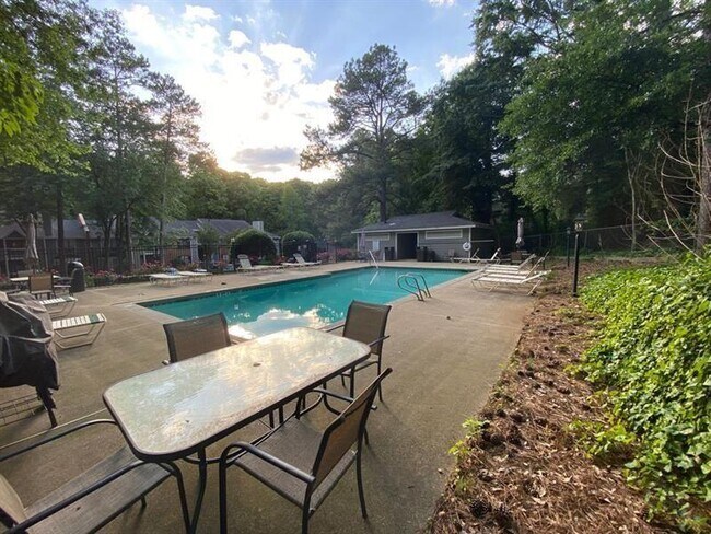 Building Photo - 423 Warm Springs Cir