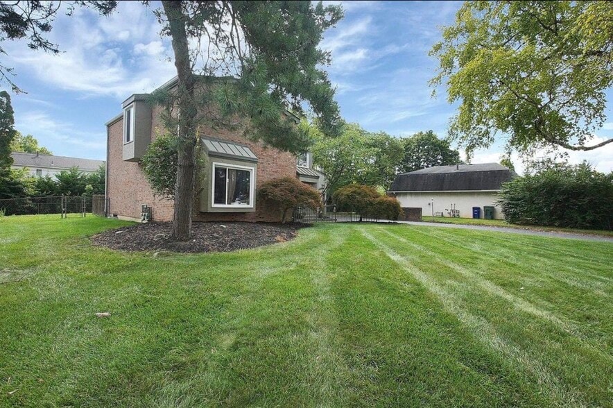 Building Photo - 4758 Moreland Dr W