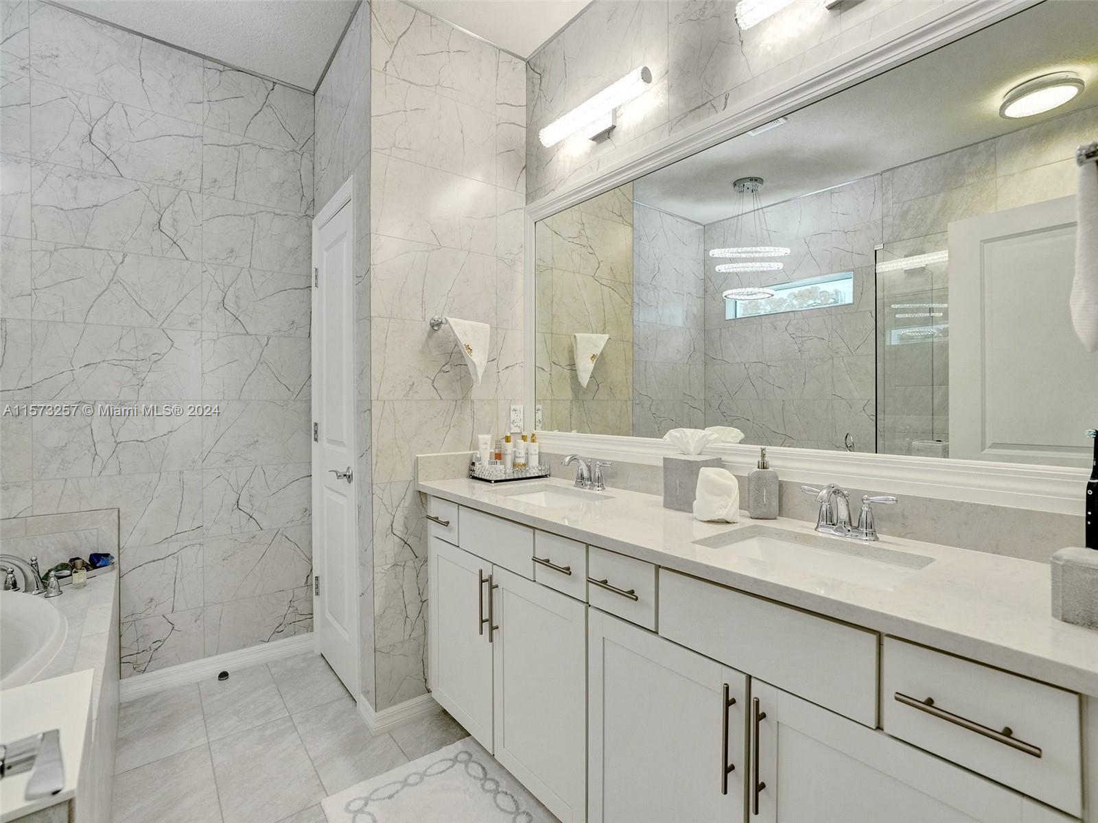 Building Photo - 4414 Ficus St