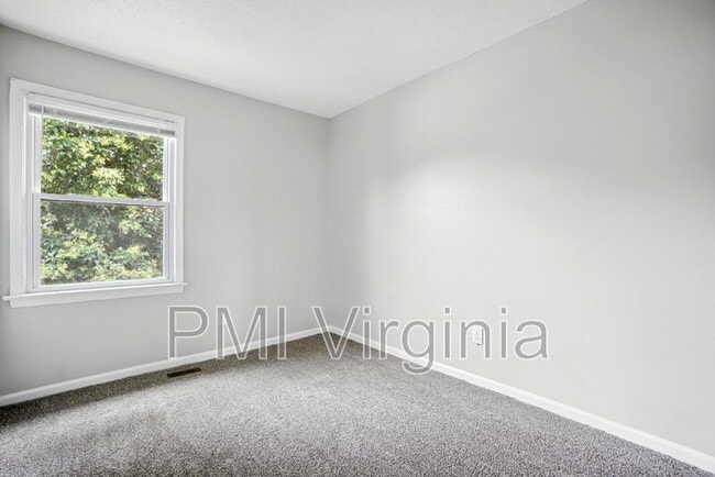 Building Photo - 1077 Commonwealth Pl