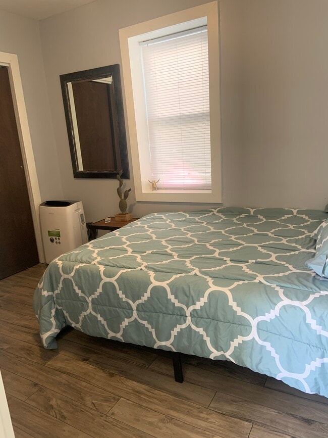 Building Photo - 1238 S State Ave