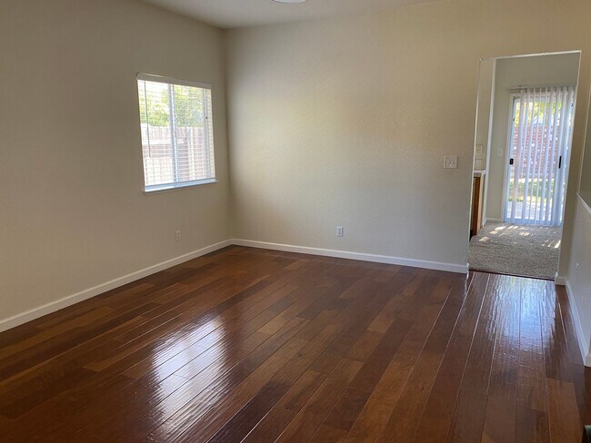 Building Photo - 8765 Clay Glen Way