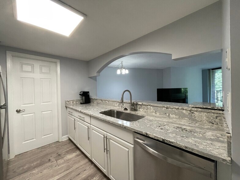 Building Photo - 509 Aurora Ave