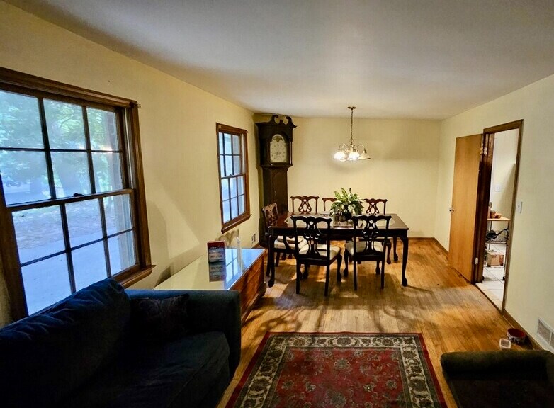 Building Photo - 409 Maplecliff Dr