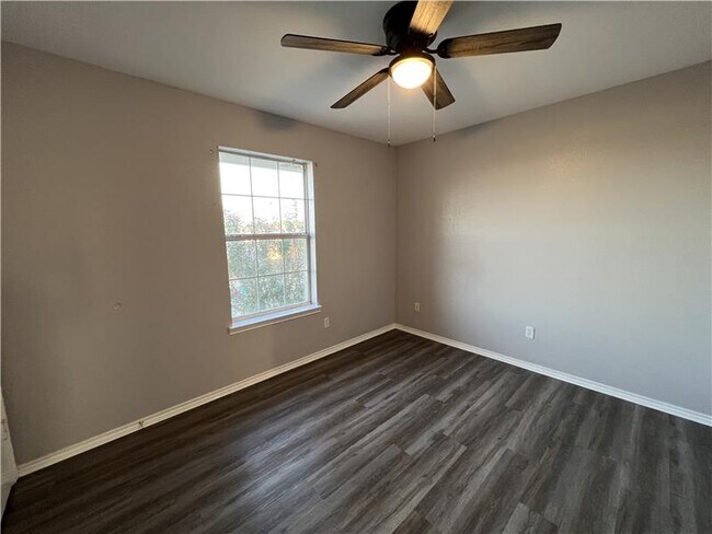 Building Photo - 5908 Greengate Dr